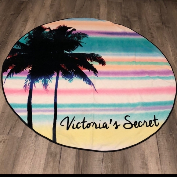 Victoria's Secret towel - Picture 7 of 9